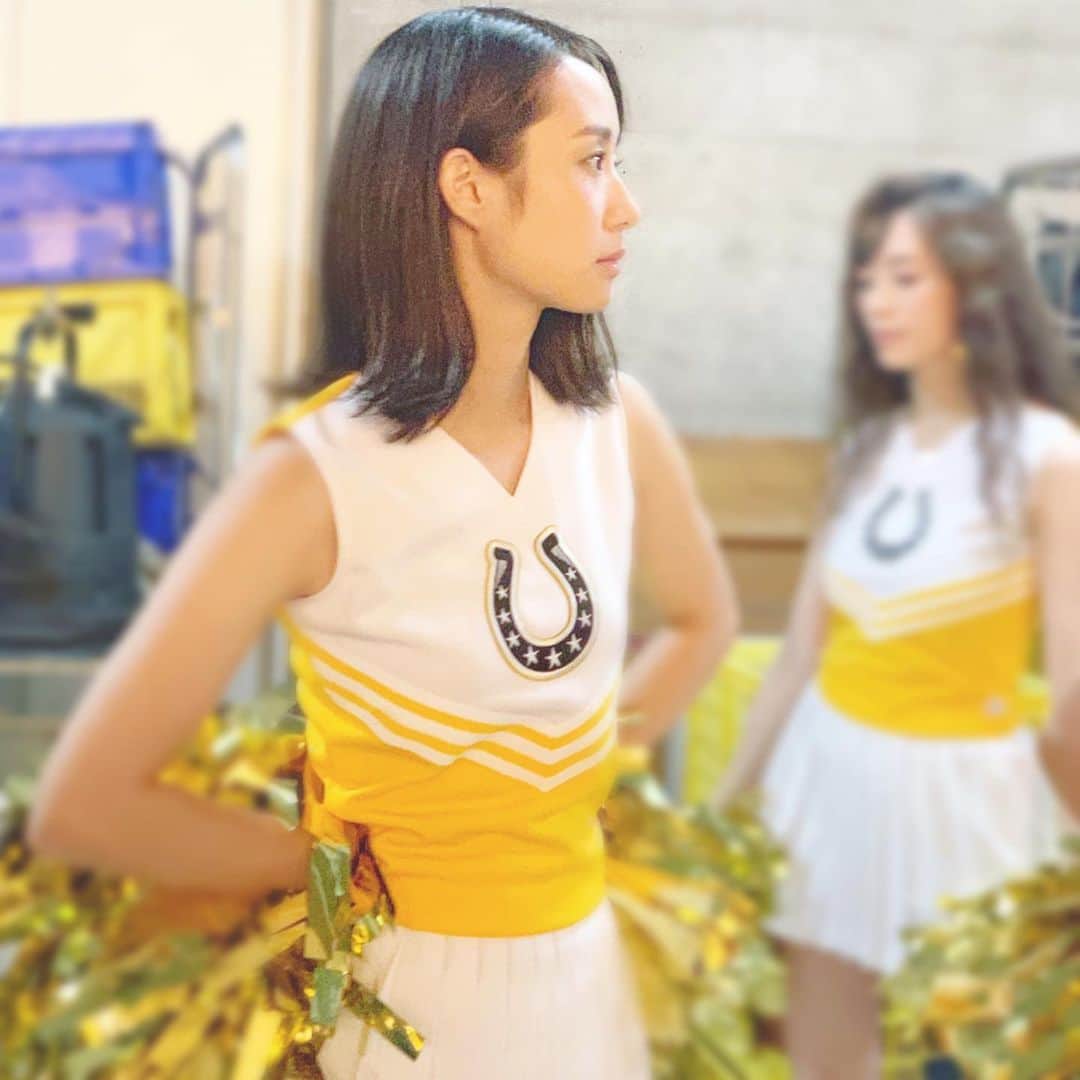 筒井萌子のインスタグラム：「* サッポロビール・バリキング🍻 オフショット◡̈♥︎ ・ この日の為に作られたユニフォームが可愛い𖤐˒˒ 私のサイズに作ってもらったの♪ ・ ホームページにはおみくじなど楽しめるコンテンツがあるので是非検索してみて下さい💕 収録した歌も聞けて、私もチラホラいるよ♪ ほとんどその日に覚えた応援ダンスも見てみてね✨ ・ #サッポロビール #バリキング #バリ7 #紅白が夢 #歌とダンスに挑戦 ＃カクテル #バリサワー #推してね #涼宮えり #筒井萌子」