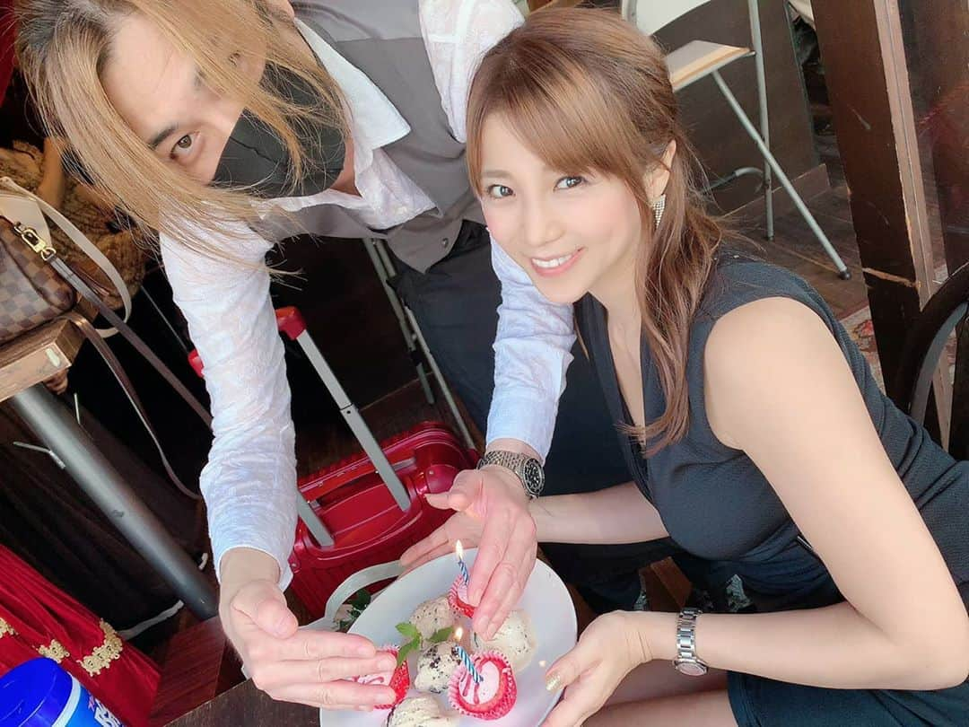 華彩ななさんのインスタグラム写真 - (華彩ななInstagram)「恵比寿スターズ💗 最近のお気に入りはテラス席💓  #お祝いありがとうございました  #幸せな時間  #シャンパン  #ケーキ  #お誕生日  #大好きな場所」7月21日 9時57分 - nanakasai