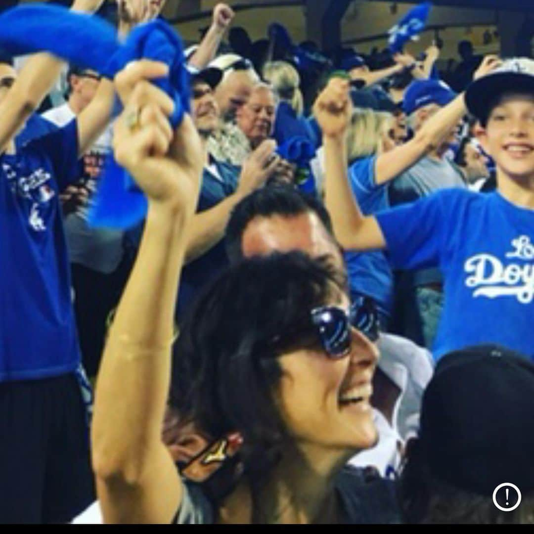 ローラ・グラウディーニさんのインスタグラム写真 - (ローラ・グラウディーニInstagram)「Ready for baseball ! Even though the stands will be empty & have photos of fans & fake crowd sounds... I can’t wait ! (Swipe for pics before #dodgerstadium was a covid testing site...)@dodgers #dodgers #losdoyers #ladodgers #mlb #baseballmom @vans #vans」7月21日 9時58分 - trulylolaglaudini