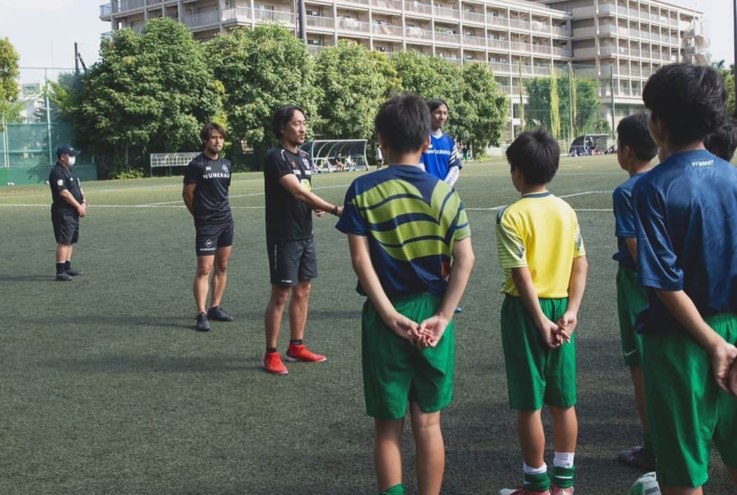 石川直宏さんのインスタグラム写真 - (石川直宏Instagram)「日曜日、久々にサッカーしてきました⚽️🏃‍♂️💨 . 新型コロナウイルスの影響で、大会が中止となってしまい、そのまま中学3年生が部活を引退していく事に。その前に渋谷区の中学サッカー部が集まり記念試合をするという事で、僕らも参加させていただきました🤝 . 共に学び共に成長した仲間を大切にして、これからもサッカーを続けて欲しいと思います✨ . . #渋谷区中学校記念試合 #渋谷 #shibuya #鈴木隆之 さん #宇留野純 さん #長谷川太郎 さん #石川直宏」7月21日 10時18分 - sgss.18