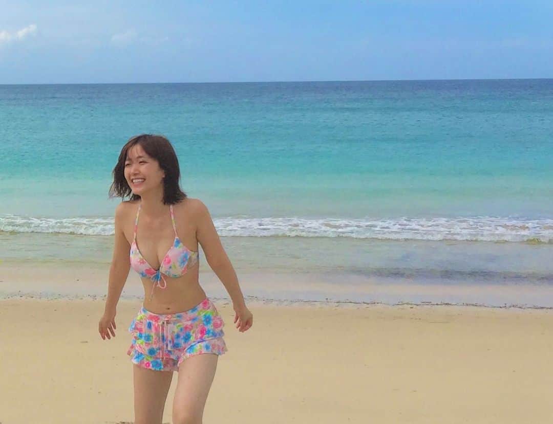 嫁水着 上妻未来さんのインスタグラム写真 - (上妻未来Instagram)「あー海いきたい💕 泳ぎたい🐬夏楽しまなきゃ！ #どうなる#2020夏 #水着選び楽しい#bikini  #海大好き #海好き女子 #島旅#リゾート#海好きな人と繋がりたい」7月21日 10時18分 - kozuma.m