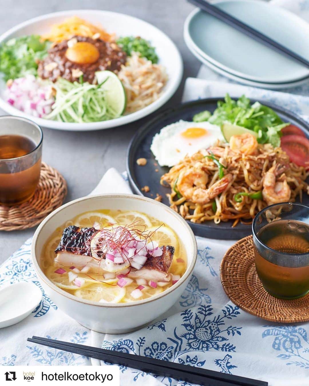 コエのインスタグラム：「#Repost @hotelkoetokyo with @make_repost ・・・ ・ koe lobby -seasonal menu- ・ 旅行気分を少しでも味わえるような『Asian Fair』が、7/22(水)スタート。 台湾・バリ・そして日本の料理をオマージュしたメニューに加え、 アジア諸国の料理を組み合わせたパンも多数登場いたします。 ぜひお楽しみに。 【フードメニュー】 ※平日11時〜15時限定でコーヒーor紅茶付 ○トーキョーレモン冷麺 ￥1,150+tax ○ バリ風スパイシーミーゴレン ￥1,350+tax ○ 台湾ジャージャー麺サラダ ￥1,350+tax 【パンメニュー(テイクアウト)】 ○カオマンガイのバインミー ￥350+tax ○ガパオミートパイ ￥250+tax ○チャイクリームパン ￥280+tax 他、全6種 ・  ※フードメニューは11時からの販売、パンメニューは8時半からの販売となります。パンメニューは時間帯によりお出ししていない時間がございます。 ※現在、新型コロナウイルス感染拡大防止の為、営業時間を縮小して営業しております。 ・ koe lobby 渋谷　(koe shibuya 1F) morning : 7:30~11:00(L.O 10:30) louch&cafe : 11:00〜20:00 (lo.19:30) ・ 〒150-0042 東京都渋谷区宇田川町３−７ tel.03-6712-7257  ・ #koe#koelobby#hotelkoe#tokyo#shibuya#shibuyacafe#japan#bread #morning#breakfast#lunch #일본 #시부야 #아침 #コエ #コエロビー #ホテルコエ#shibuya #渋谷 #渋谷カフェ#アジアンメニュー#渋谷ランチ」