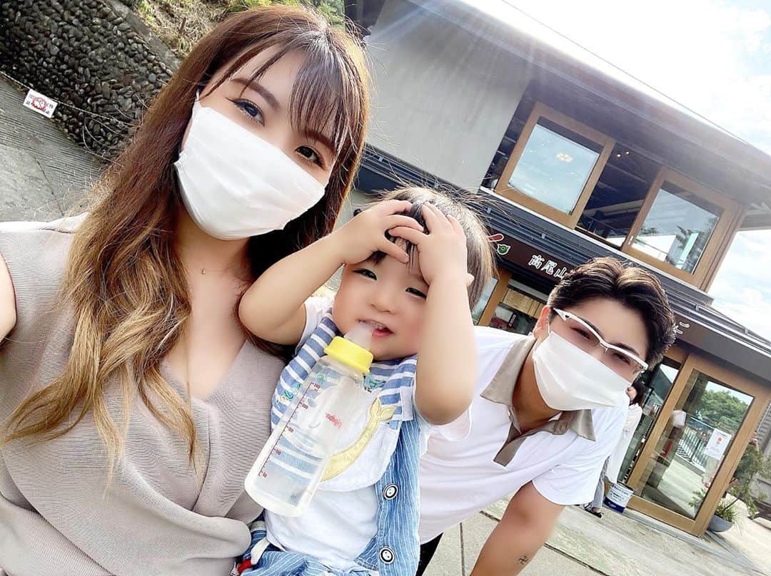 Momoeのインスタグラム：「. .  7/5お誕生日の日に しゅったんが連れて行ってくれた 高尾山⛰🔅 いっぱい調べてどこ行こうか考えてくれて 運転もありがとう💓💓 . . #happy #家事 #育児 #family #家族 #boy #smile #男の子 #息子 #code #love #lucky #kids #子供 #thankyou #宝物 #ベビー #fashion #follow #心 #縁 #パパ #ママ #家族写真 #男の子ママ #赤ちゃん写真 #photo #子育て #1歳 #高尾山」