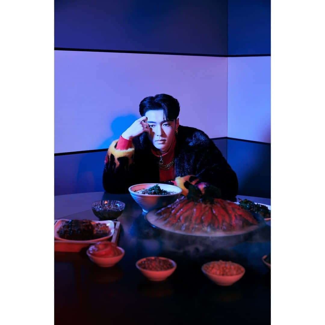 EXOさんのインスタグラム写真 - (EXOInstagram)「EXO LAY The 4th Album ‘莲 (LIT)’  🎧 2020.07.21.12PM (KST)  #LAY #레이 @layzhang #蓮 #LIT #연 #EXO #weareoneEXO」7月21日 11時00分 - weareone.exo