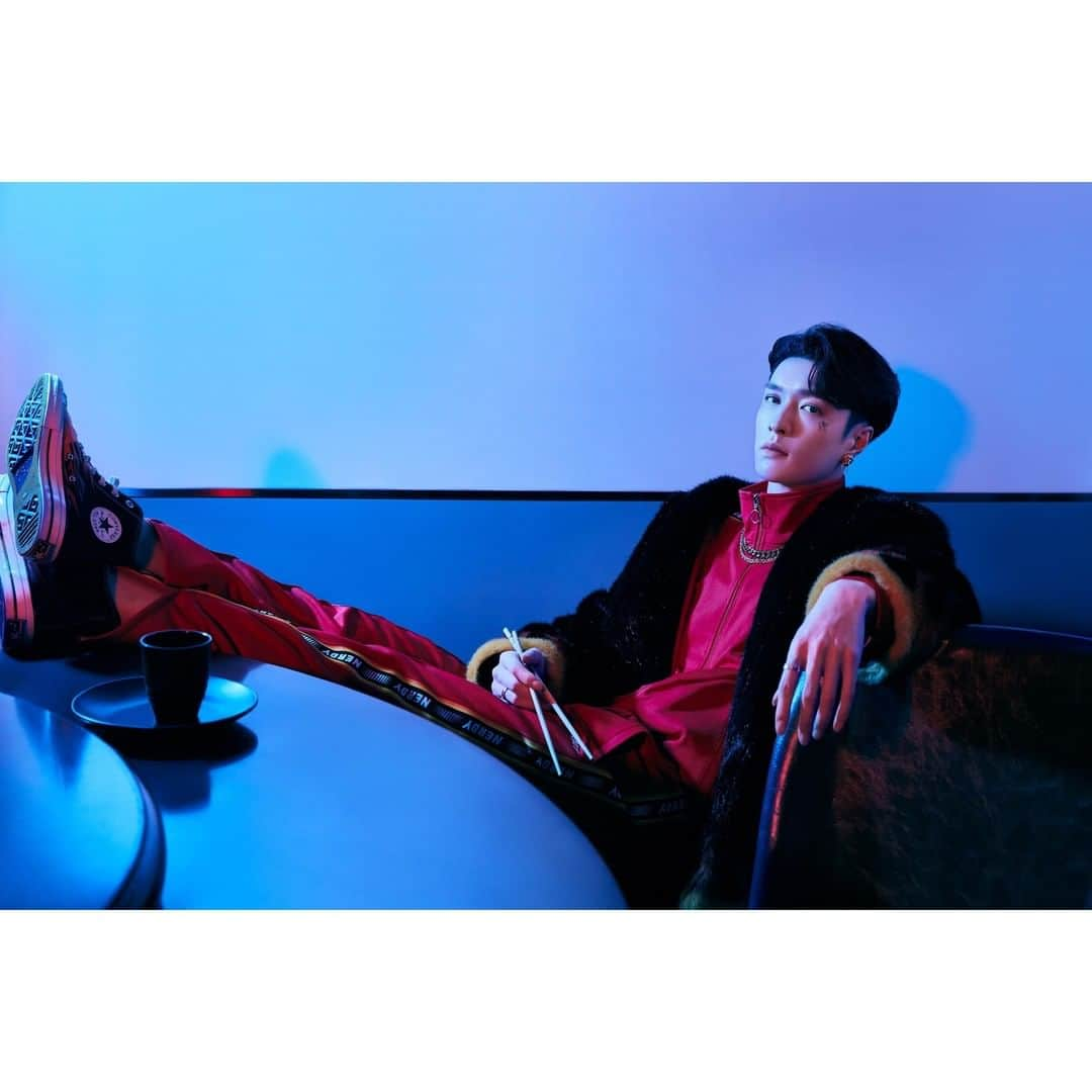 EXOさんのインスタグラム写真 - (EXOInstagram)「EXO LAY The 4th Album ‘莲 (LIT)’  🎧 2020.07.21.12PM (KST)  #LAY #레이 @layzhang #蓮 #LIT #연 #EXO #weareoneEXO」7月21日 11時00分 - weareone.exo