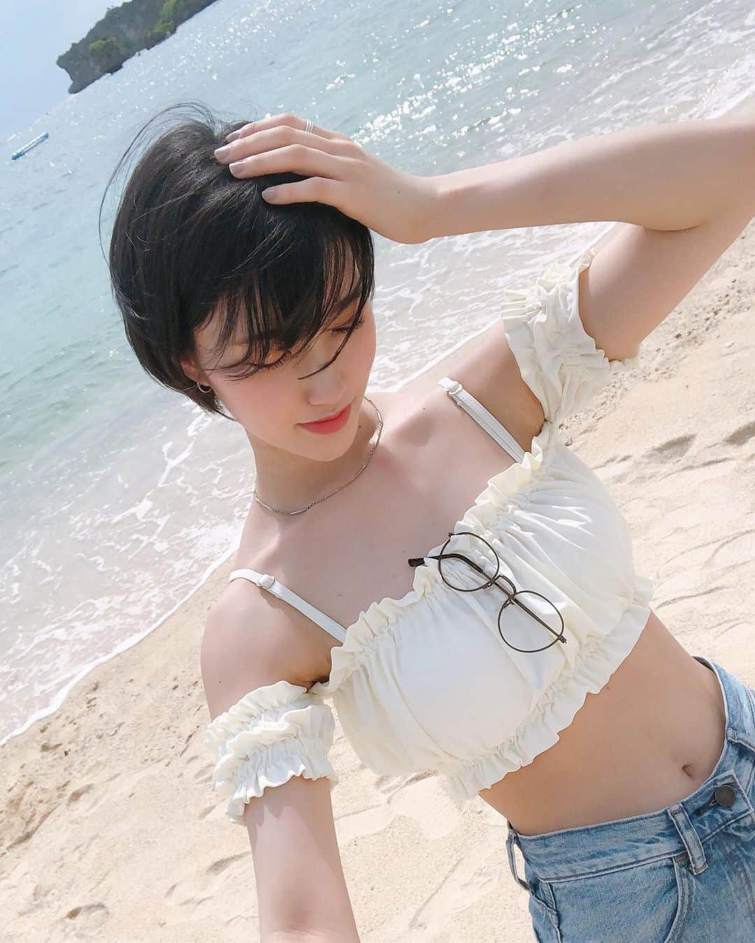 東条蒼のインスタグラム：「＊ ・ ・ ・ なんか私の夏早く終わった感じ笑笑 ・ ・ ・ むしむしするけど、私のうちわ使って、 今年の夏は乗り越えよーや😌 ・ ・ ・ #東条蒼 #クルーズグループ #セクシー女優 #av女優 #メガネ女子 #黒髪 #ショートヘア #あおたん　#teamメレンゲ #followｍe #following #japan #girl #photooftheday #tagsforlikes #instalike  #台湾 #香港 #粉我 #拍照 #照片 #人像攝影」