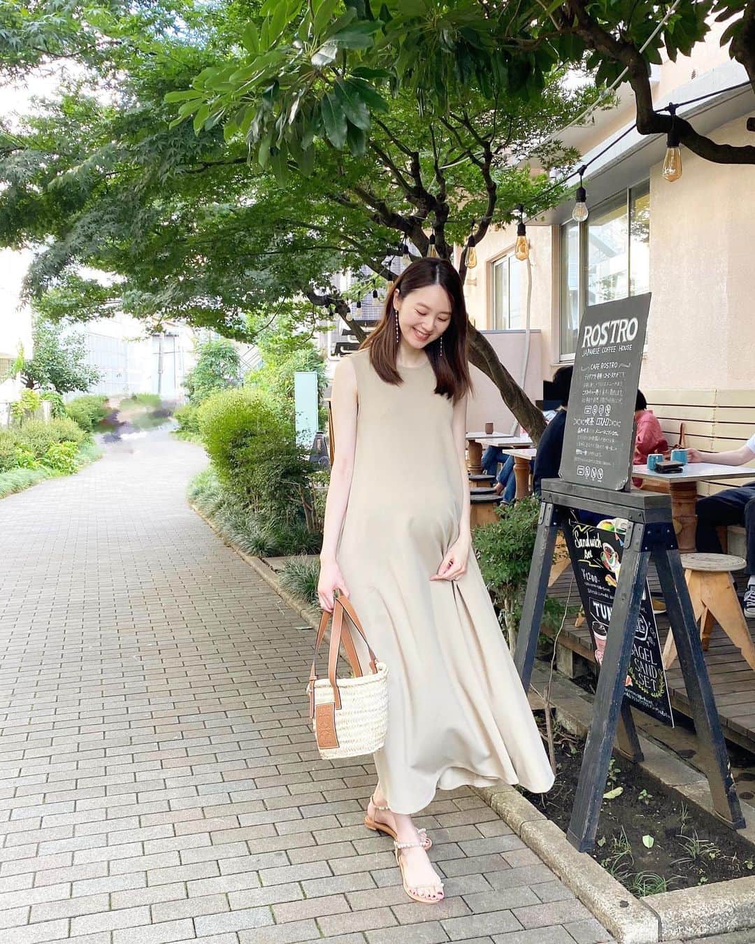 橋本まゆのインスタグラム：「久しぶりに晴れた日🌻﻿ ﻿ 形も綺麗で着心地も良い感じ🧡﻿ 締め付けのないワンピースしか着れなくなってきたよ。﻿ ﻿ #マタニティ#マタニティコーデ#マタニティライフ#ワンピース﻿」