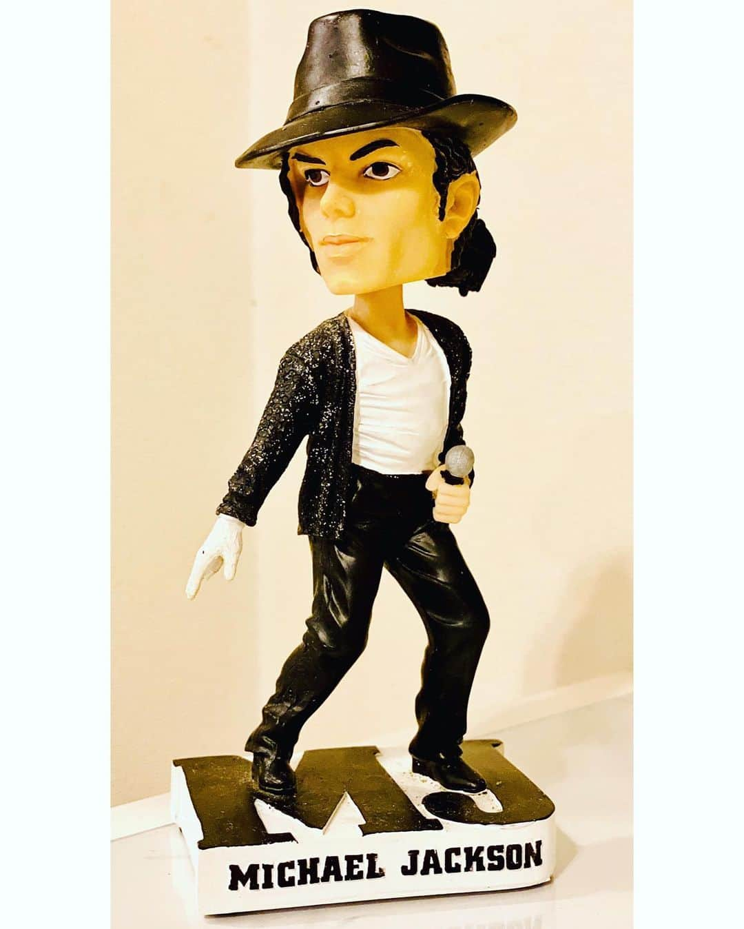 今井翼さんのインスタグラム写真 - (今井翼Instagram)「愛する  マイケルジャクソン  #仕事机に #MichaelJackson #ボブルヘッド #BillieJean #最高  #踊りたい今井」7月21日 11時21分 - tsubasaimai_official