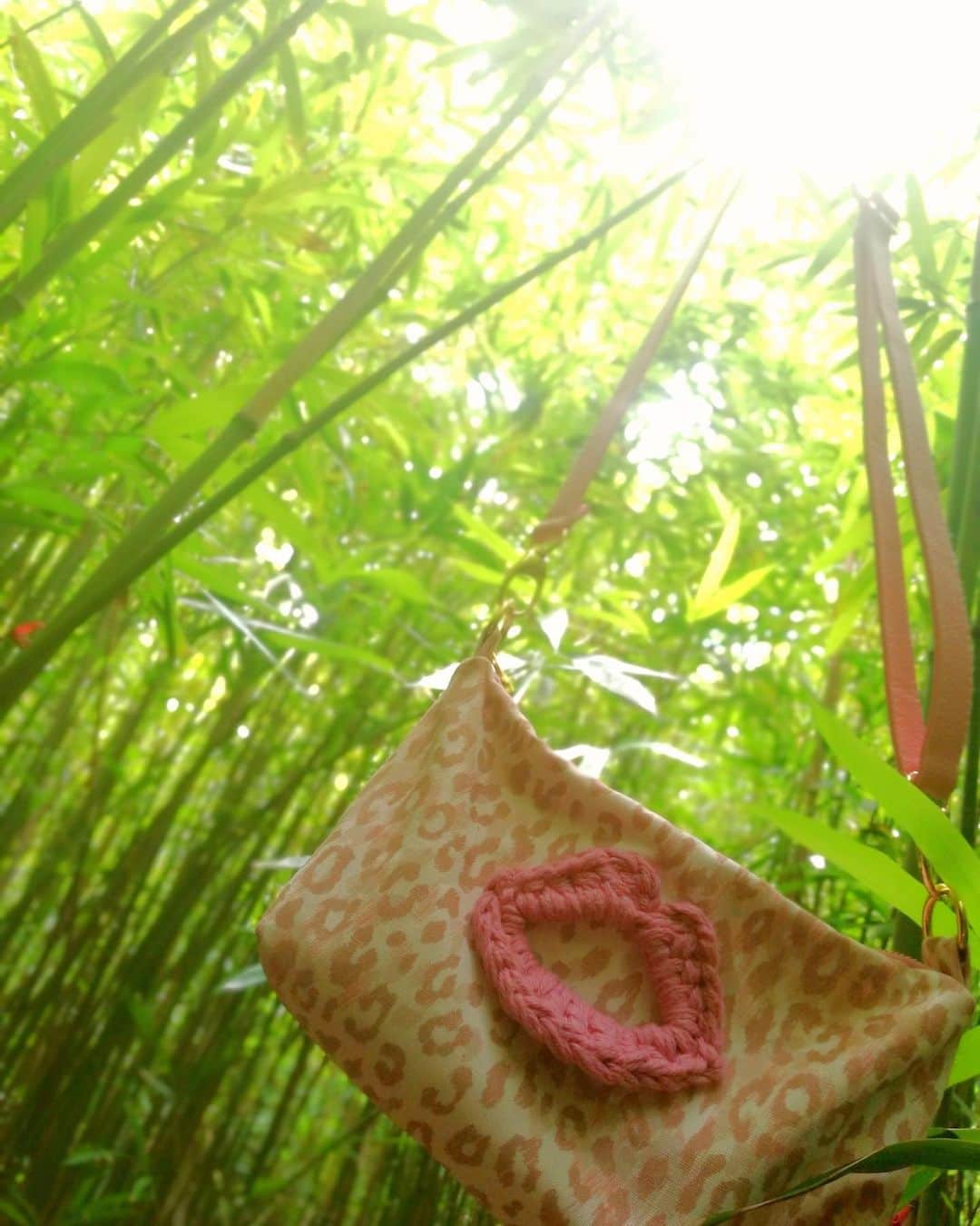 Moco Lima Hawaiiさんのインスタグラム写真 - (Moco Lima HawaiiInstagram)「Lips Crossbody Bag, Made by Moco  #naturegirl#love#jungle#junglegirl#adventure#exploremore#explore#explorehawaii#respectnature#beautifulearth#country#natural#science#raindrops#sounds#feel#lips#bamboo#hikingadventures#hiking#mocolimaha#hawaii#モコリマハワイ#ジャングル#自然が好き#空気」7月21日 11時20分 - mocolimahawaii