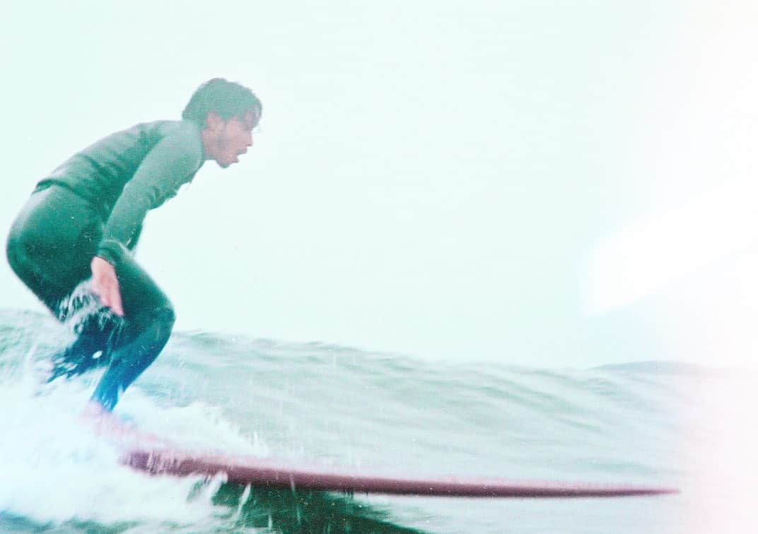 KENNY（吉原健司）さんのインスタグラム写真 - (KENNY（吉原健司）Instagram)「🏄🏽‍♂️🏄🏽‍♂️🏄🏽‍♂️ ３枚目だけフィルム🎞 #surf#surfing#surfinglifestyle#film#filmphotography#filmcamera#現場監督#欲しい#camera#style#miyazaki#hyuga#okuragahama#2710#宮崎#日向#小倉ヶ浜」7月21日 11時39分 - kenny_yoshihara