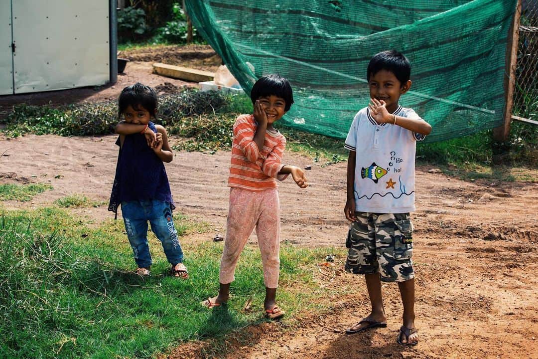 Shunsuke Miyatakeのインスタグラム：「Greetings in different ways, Kampot, Cambodia」
