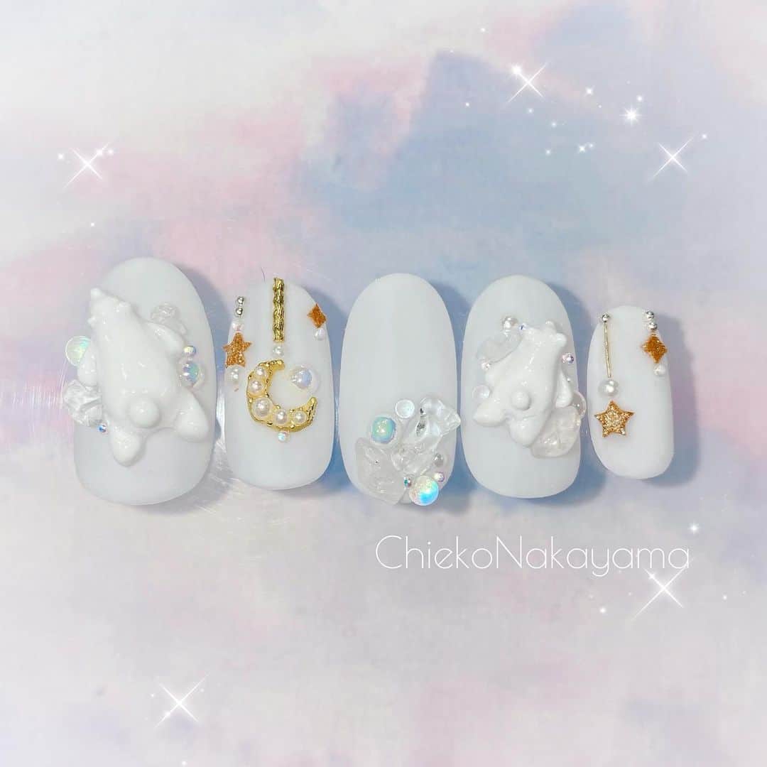 なかやまちえこのインスタグラム：「Polar bear🧊⠀  PREANFA シリコンモールド 『寝そべりしろくま』⠀ #nail #nails #nailart #ネイル #美甲 #ネイルアート  #japanesenailart #manucure #japanesenails #manicurist #gelnails #أظافر #네일아트 #미용 #vẽmóng #ngườiđẹp  #เพ้นท์เล็บ #искусствоногтя #artedeuñas #เพ้นท์เล็บเจล #ジェルネイルデザイン #ネイルデザイン #senikuku #nagelkunst #ゆめかわ #ゆめかわネイル #kawaii #kawaiinails #ファンシーネイル #fancynails @candypocket_official @joyartofficial @nail_premall @prexyofficial @kimagure_cat_whim @pregelofficial」