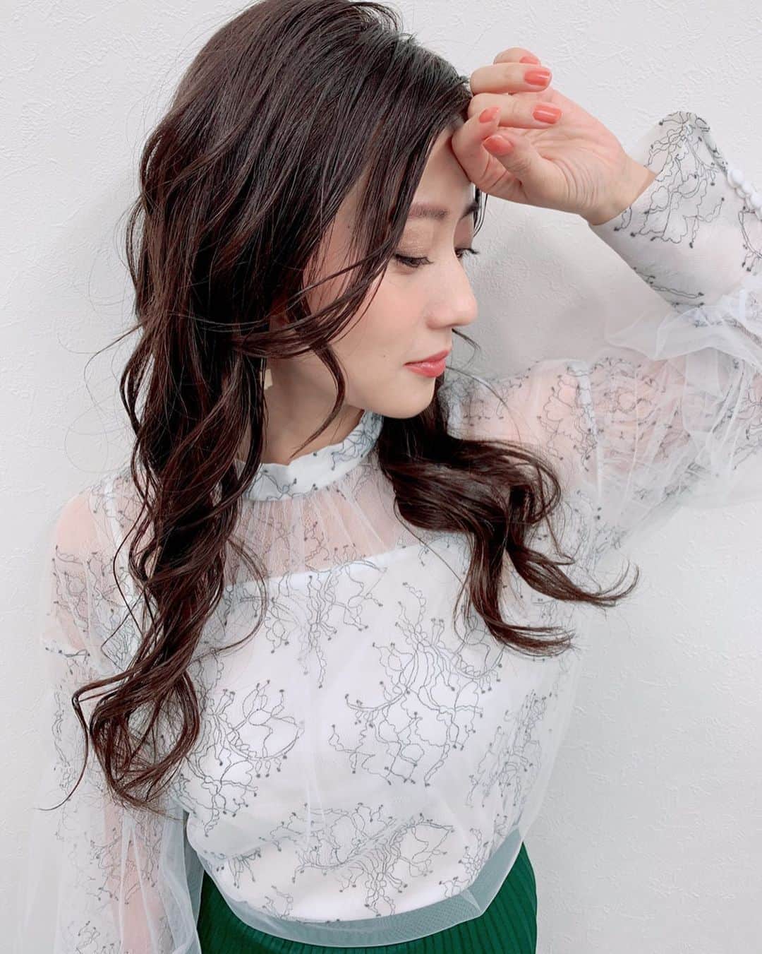 段文凝のインスタグラム：「ずっと前の撮影の時💗 衣装も可愛いかった😍 . これからインスタの更新も頑張ります🙇‍♀️ . @felice0115  #メイク#インフルエンサー#撮影#チャイボーグ#オルチャンメイク#オルチャンヘア#韓国#中国#ファッションモデル#モデル#ヘアメイク#中国メイク」