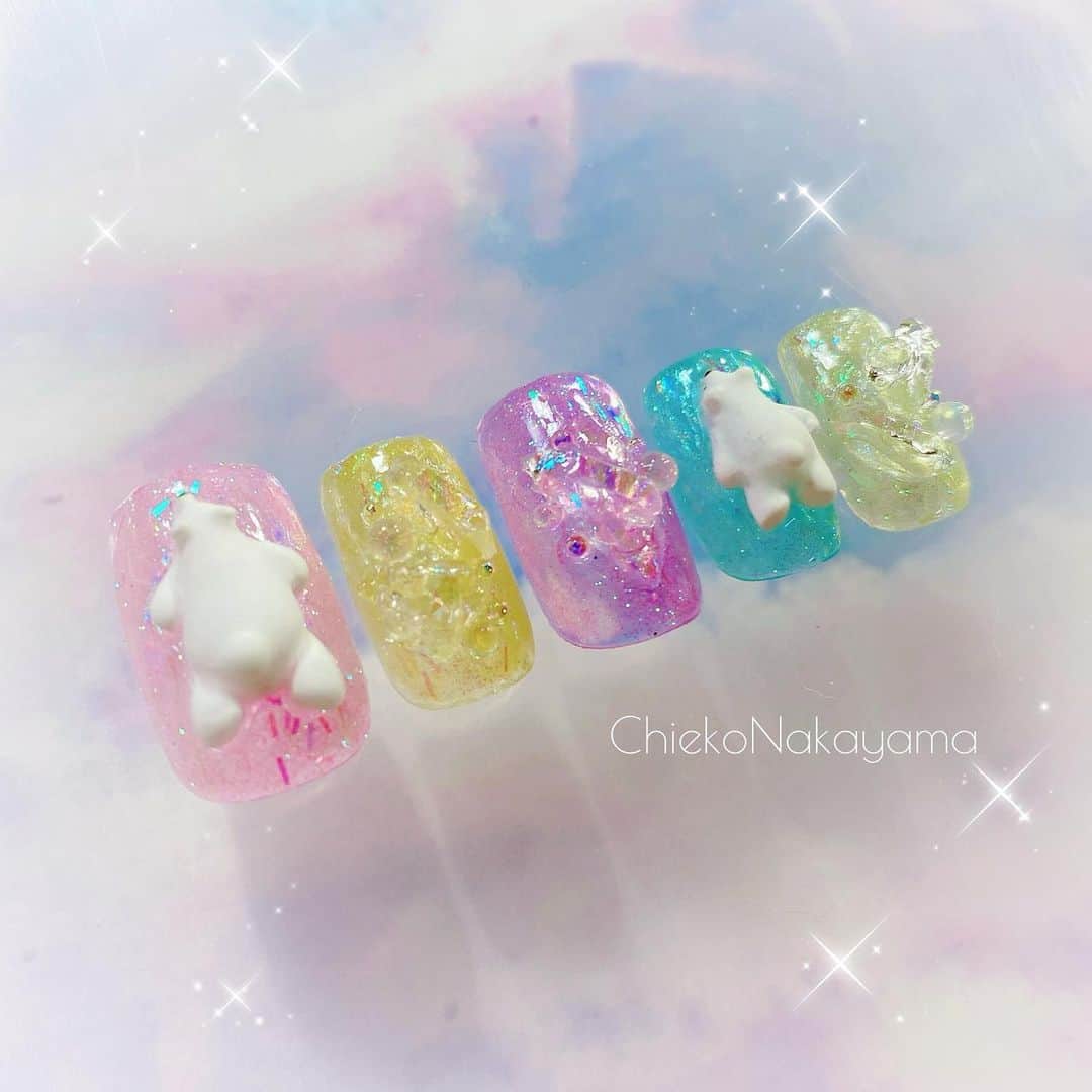 なかやまちえこのインスタグラム：「rainbow🌈⠀  PREANFA シリコンモールド 『寝そべりしろくま』⠀ #nail #nails #nailart #ネイル #美甲 #ネイルアート  #japanesenailart #manucure #japanesenails #manicurist #gelnails #أظافر #네일아트 #미용 #vẽmóng #ngườiđẹp  #เพ้นท์เล็บ #искусствоногтя #artedeuñas #เพ้นท์เล็บเจล #ジェルネイルデザイン #ネイルデザイン #senikuku #nagelkunst #ゆめかわ #ゆめかわネイル #kawaii #kawaiinails #ファンシーネイル #fancynails @candypocket_official @joyartofficial @nail_premall @prexyofficial @kimagure_cat_whim @pregelofficial」