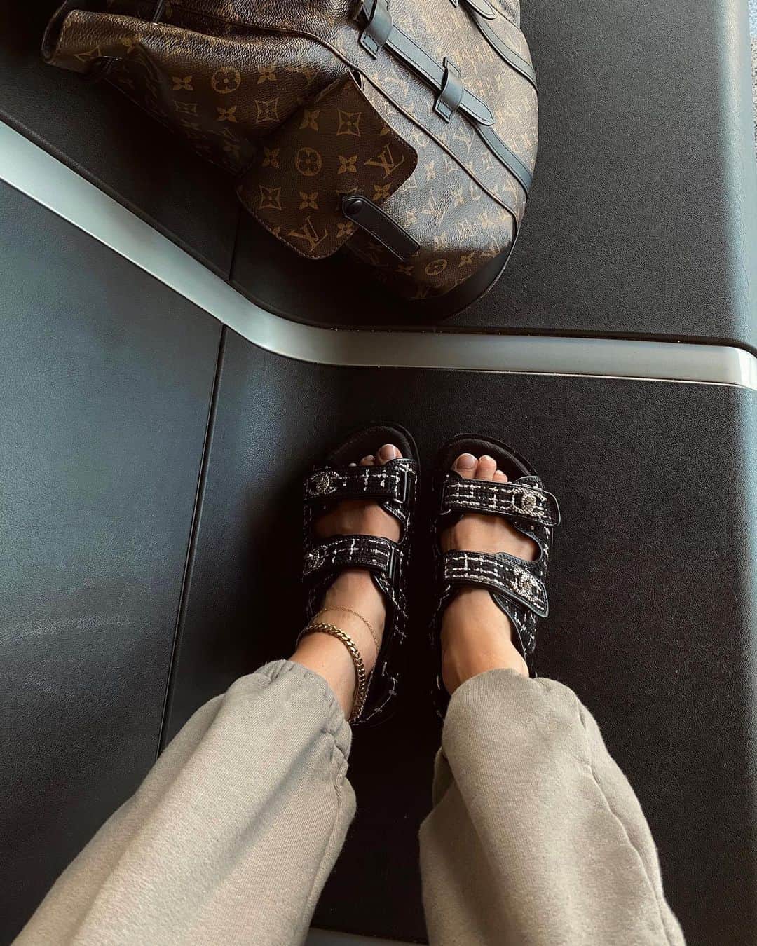 ペニーレ・タイスベックのインスタグラム：「Travel essentials」
