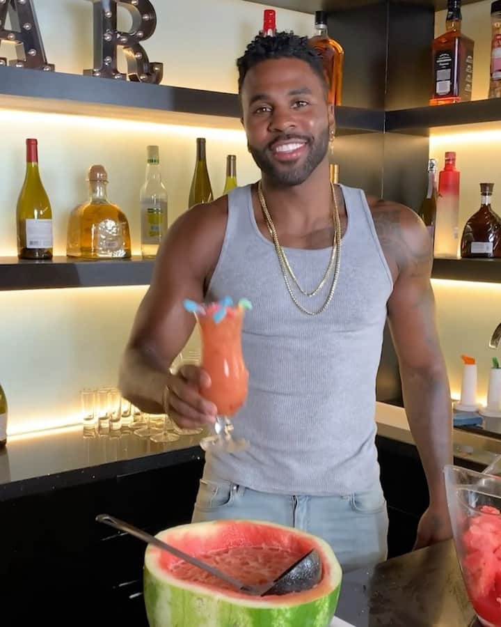 ジェイソン・デルーロのインスタグラム：「28 Million #MilliMeals +21 edition 🍹」