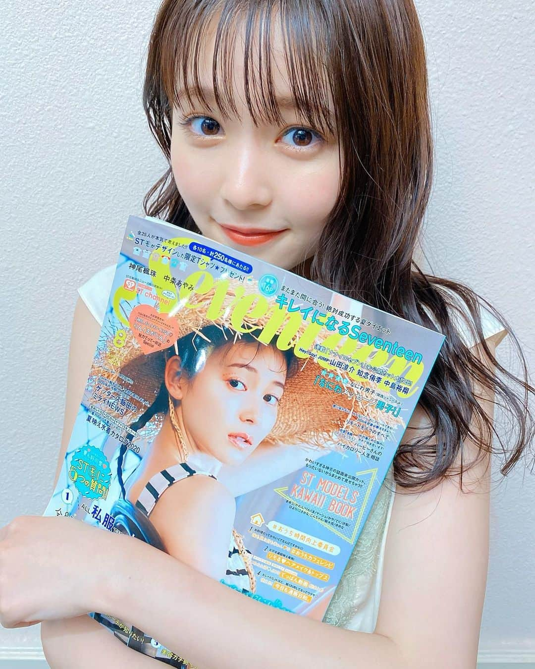 久間田琳加さんのインスタグラム写真 - (久間田琳加Instagram)「Seventeen8月号、みていただけましたか？👒 スタイルブックの、未公開カットのページもあるよ☺️ いつもありがとうございます！🤍 #Seventeen #セブンティーン　#ST」7月21日 21時35分 - rinka_kumada0223