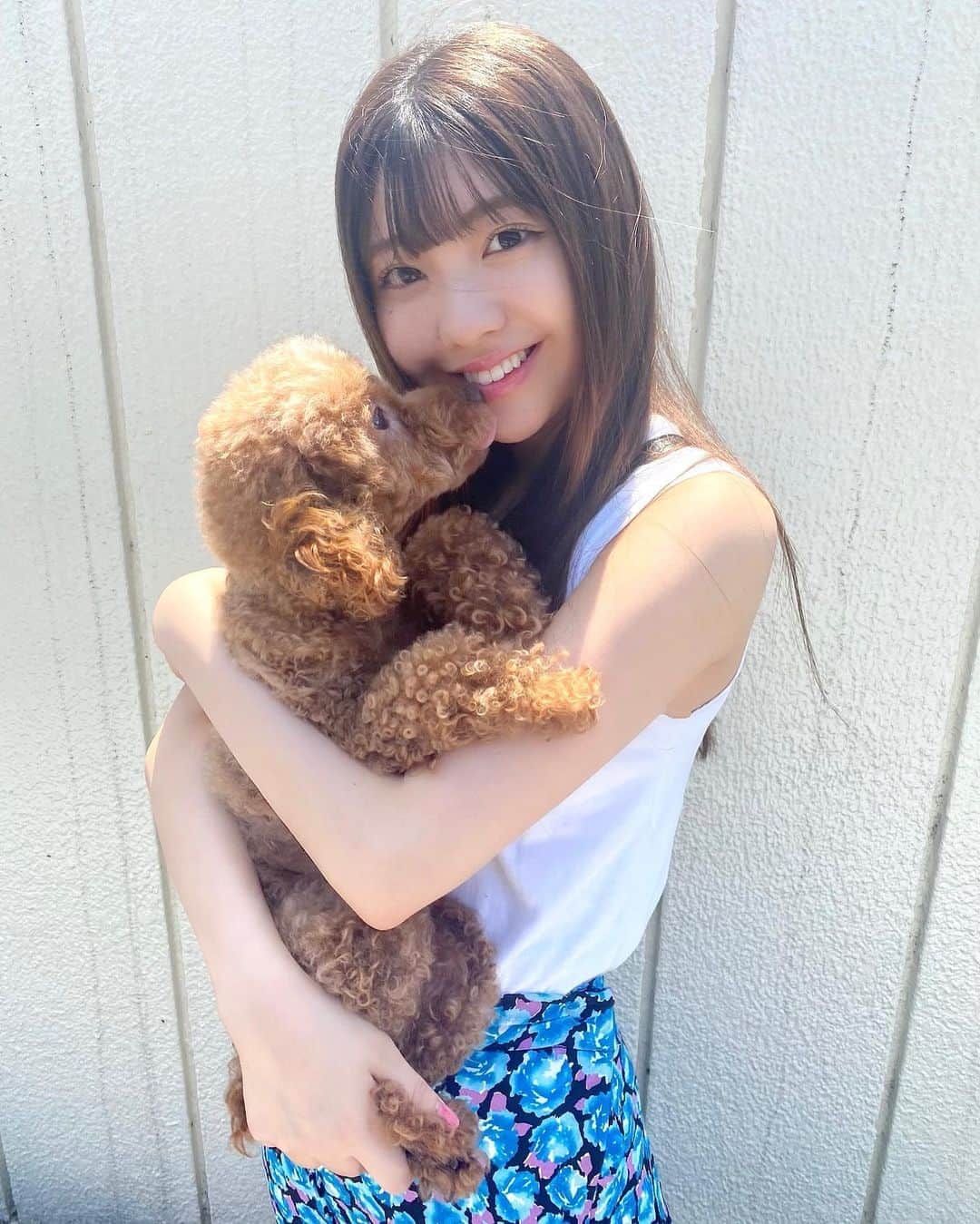 小玉梨々華のインスタグラム：「Message in English. This is my dog MARON. I like taking my dog for a walk. It's good exercise for me too!  毎朝まろんのお散歩をするのが 私の日課です。この子のおかげで 毎日早起きができています。感謝。  @wasuta.world #wasuta」