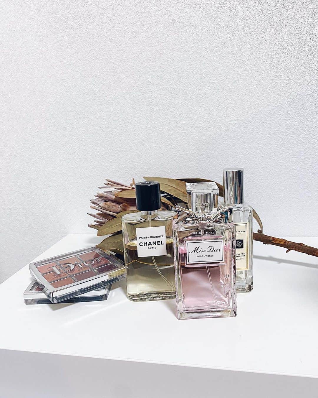 関本香里さんのインスタグラム写真 - (関本香里Instagram)「ㅤㅤㅤ お気に入りの香水達🌹 気分で変えてる✨ #fragrance」7月21日 21時50分 - kaori_sekimoto_