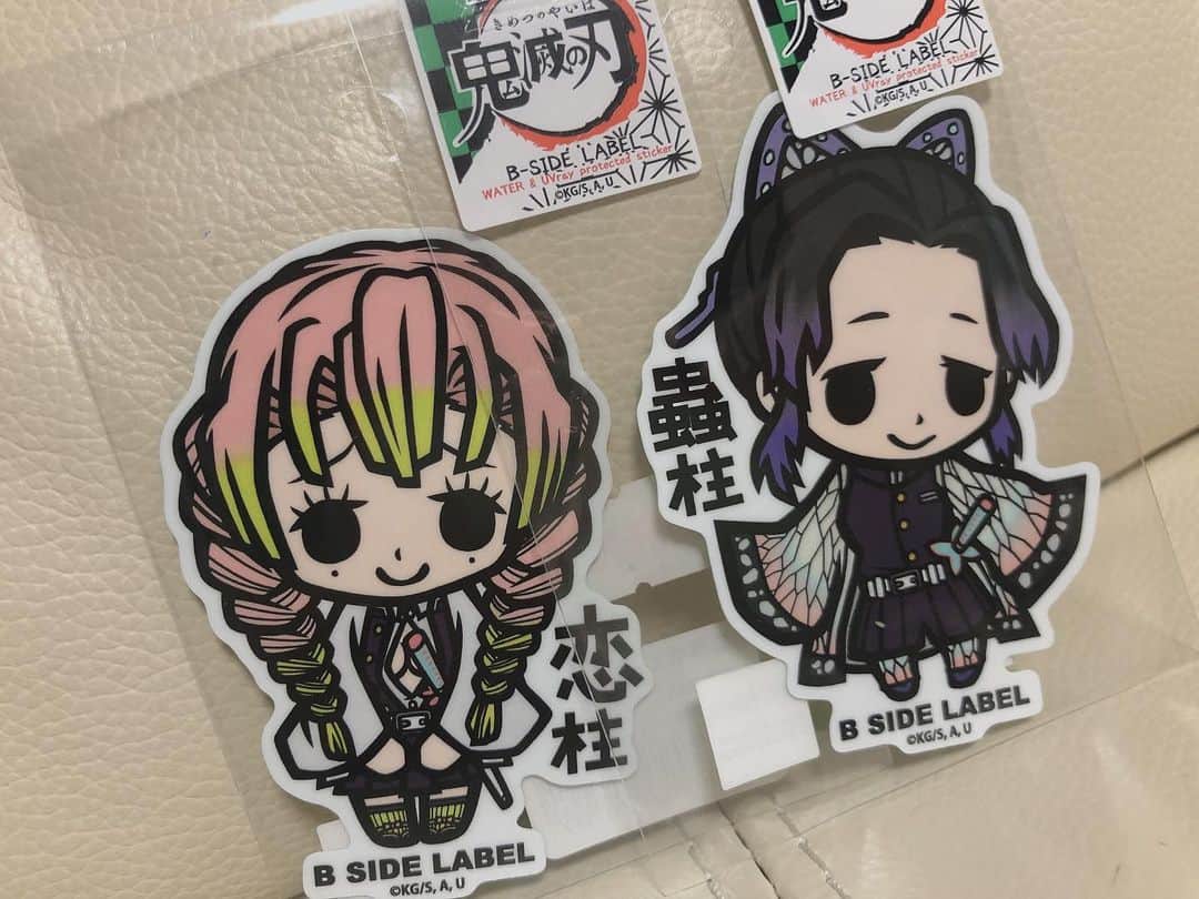 中野みやびのインスタグラム：「ままありがとう  #kimetsunoyaiba #鬼滅の刃 #sticker #ステッカー #可愛い #推し #推しのいる生活 #seal #シール #mama #まま #ありがとう #thanks #感謝 #甘露寺蜜璃 #胡蝶しのぶ #pink #green #紫 #purple #ピンク #wawawa #みやび」