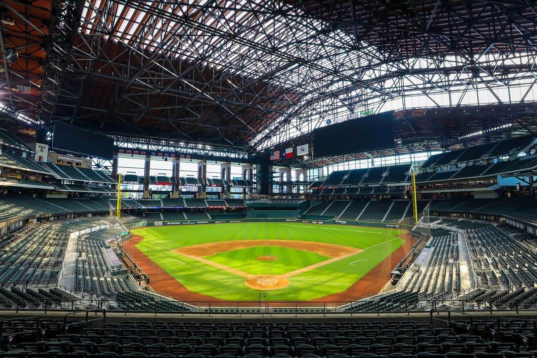 テキサス・レンジャーズさんのインスタグラム写真 - (テキサス・レンジャーズInstagram)「We 𝒇𝒊𝒏𝒂𝒍𝒍𝒚 get to play a baseball game here tonight.」7月21日 21時49分 - rangers