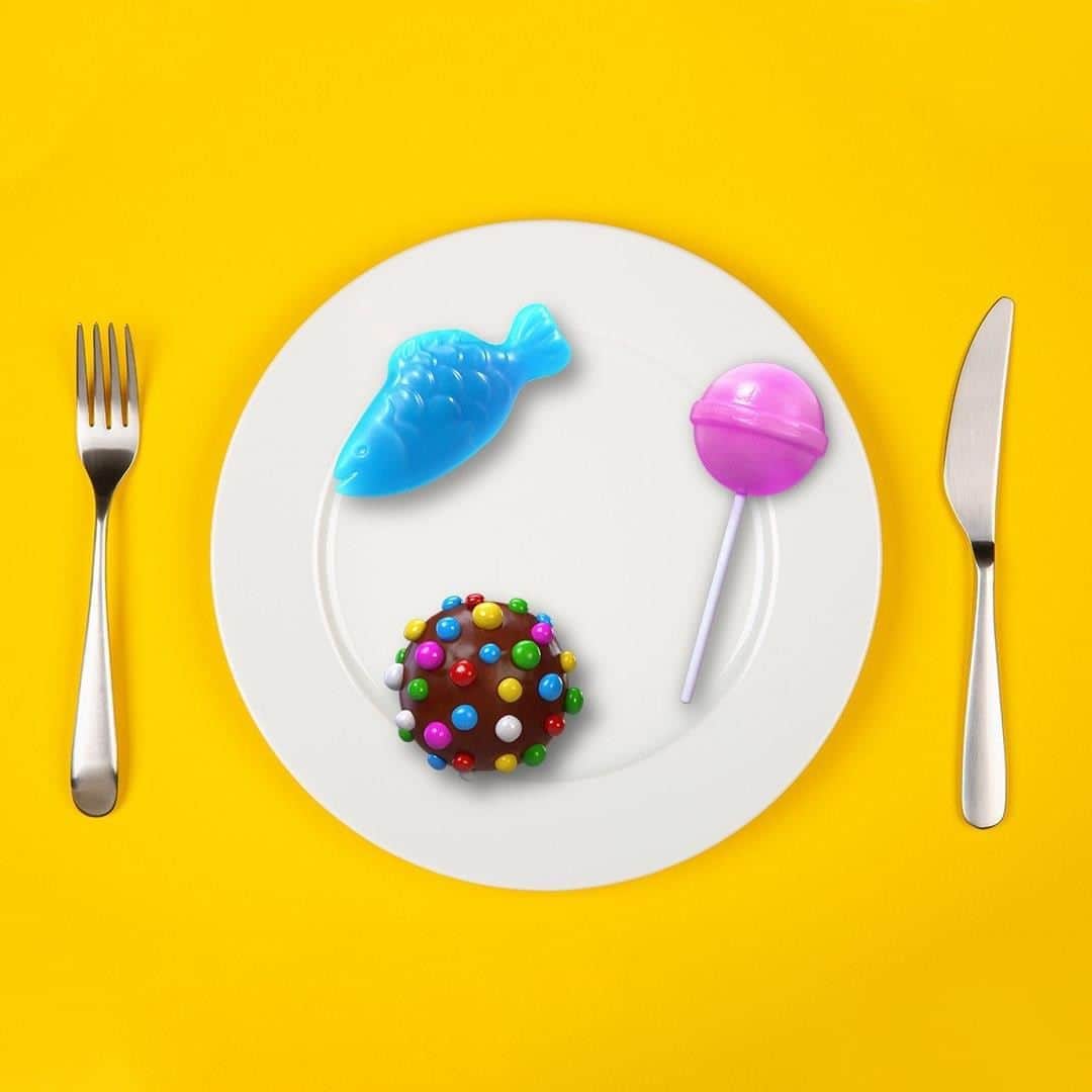 Candy Crushさんのインスタグラム写真 - (Candy CrushInstagram)「Challenge time! Can you name each of the boosters on the plate?   For a bonus point, tell us which flavor you think they would be in real life!」7月21日 22時00分 - candycrushsaga