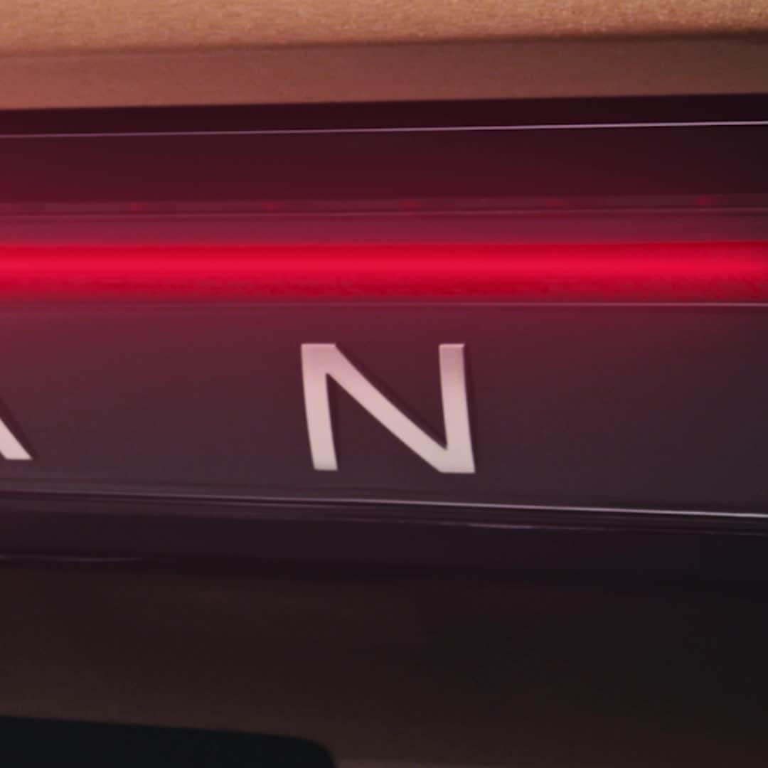 Nissan USA Official Instagram accountのインスタグラム：「The gold standard for style. #NissanAriya #ElectricVehicle」