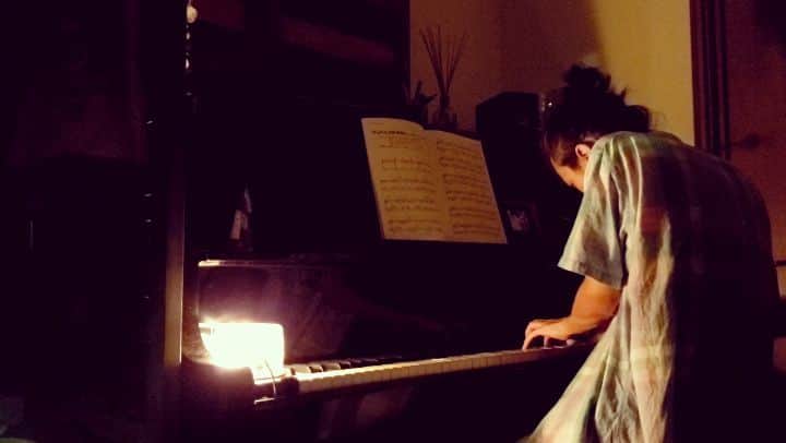 大久保裕太のインスタグラム：「『LA･LA･LA LOVE SONG』.  #piano#pianoman#okbpiano#jpop#drama #goodnight #久保田利伸#lalalalovesong #longvacation」