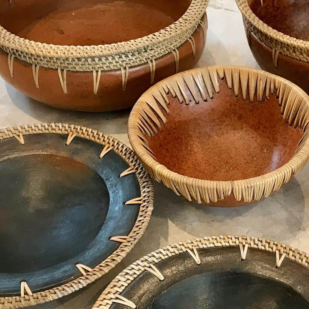 ベックスロックスさんのインスタグラム写真 - (ベックスロックスInstagram)「Linking Cultures.  #sourcedbybex ⠀⠀⠀⠀⠀⠀⠀⠀⠀ One of the things I most love is sourcing beautiful traditional objects for myself and clients.  These ceramic pots remind me of the ceramica de barro of my birth home #Menorca but with an enriched Indonesian rattan woven flair.  Linking two places i love most in the world in one functional piece. Hand made, genuine and timeless.  ⠀⠀⠀⠀⠀⠀⠀⠀⠀ Coming soon online but available now for wholesale and direct shipping.  For more info contact thestudio@bexrox.com  ⠀⠀⠀⠀⠀⠀⠀⠀⠀ ⠀⠀⠀⠀⠀⠀⠀⠀⠀ ⠀⠀⠀⠀⠀⠀⠀⠀⠀ ⠀⠀⠀⠀⠀⠀⠀⠀⠀ ⠀⠀⠀⠀⠀⠀⠀⠀⠀ ⠀⠀⠀⠀⠀⠀⠀⠀⠀ #handmadegifts  #preservingcraft  #homeaccessories #rattan #ceramics In collaboration with @taocollection #linkingcultures #traditionalhomewear」7月21日 21時55分 - rcollectivestudio