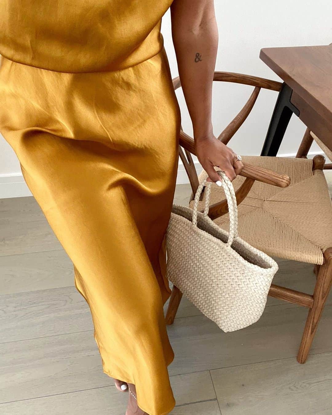 Club Monacoのインスタグラム：「Content creator and stylist @monikh shows us how to brighten up your days at home.」