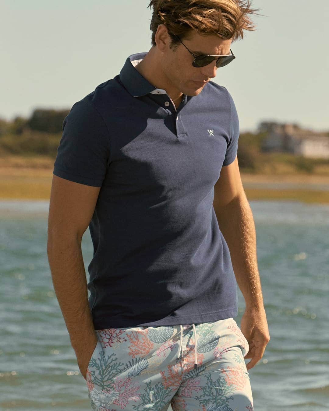 ハケットのインスタグラム：「Your summer holiday may take on a different meaning this year, but that doesn’t mean that your style has to suffer. Pair together our coral collar polo shirt with our coral swim shorts for an unbeatable combination. #STAYHackett」
