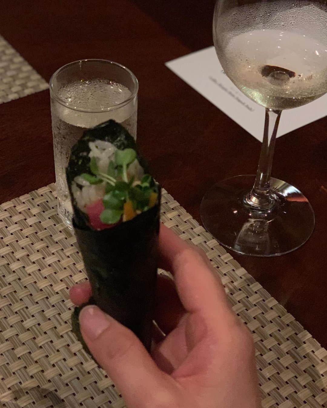 沢瀉美緒さんのインスタグラム写真 - (沢瀉美緒Instagram)「※ Dinner in Hakone ✨ Teppanyaki night ✨ . 箱根でのディナーは外食で。 1日目はお寿司。 2日目は鉄板焼。 . 日頃の運動不足もあったので ウォーキングしながら到着💛 . 美味しくペロリと食べちゃいました✨ . タコのカルパッチョは少しエスニックで 白ワインにぴったりでした。 . ここ最近はコロナの事もあって営業スタイルも臨機応変だった事もあり 事前に @ikyurestaurant で予約して行ったので 安心でした😋 . . #hakone #箱根 #travelmio #itohdiningbynobu」7月21日 13時34分 - mio_omodaka