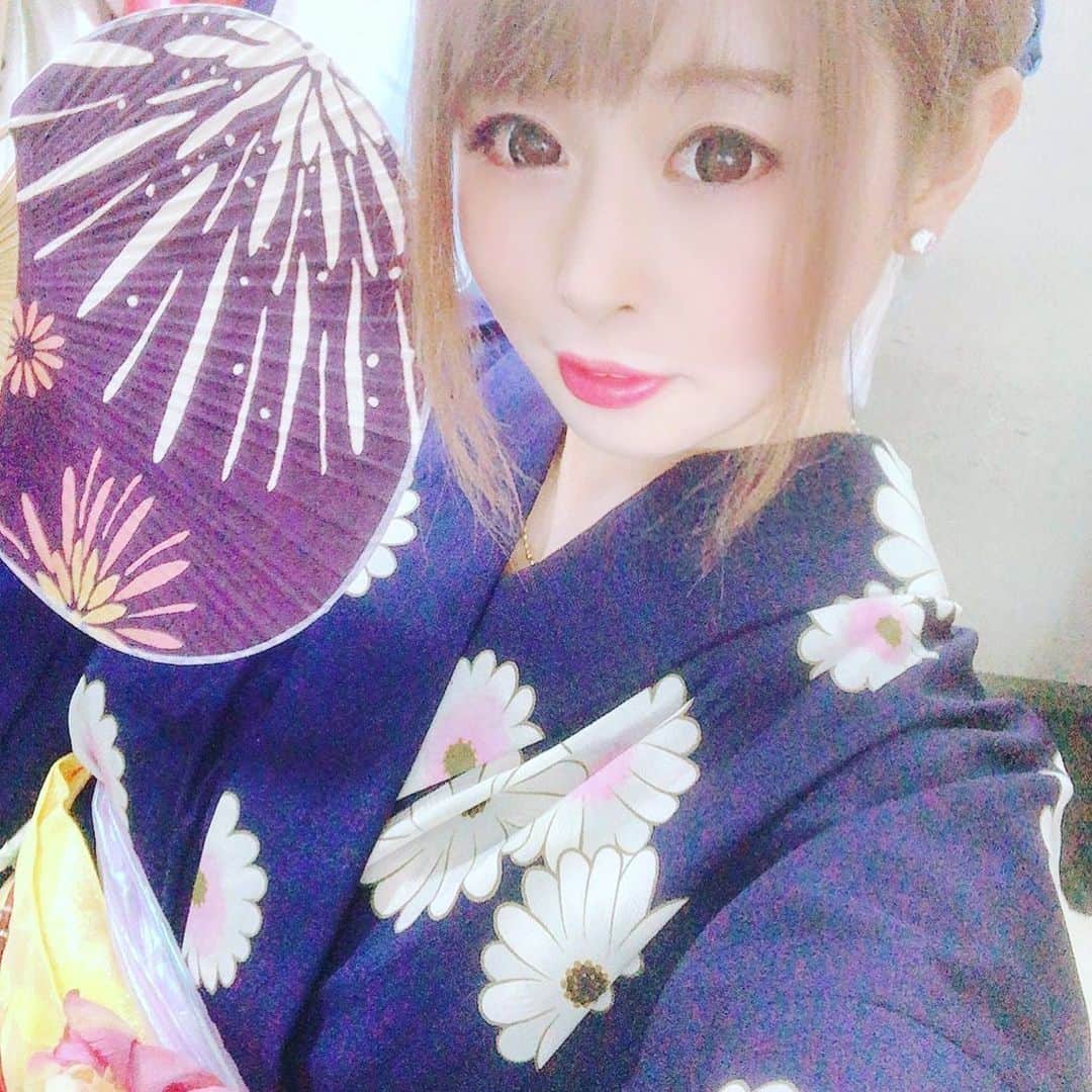 前田のののインスタグラム：「浴衣はやっぱりいいよね…✧︎ 夏だねっ！  #前田のの #av  #えーぶい女優  #グラビア #ゆかた女子  #ゆかたコーデ  #なつまつり  #ふぉろーみー  #ストリップ劇場」