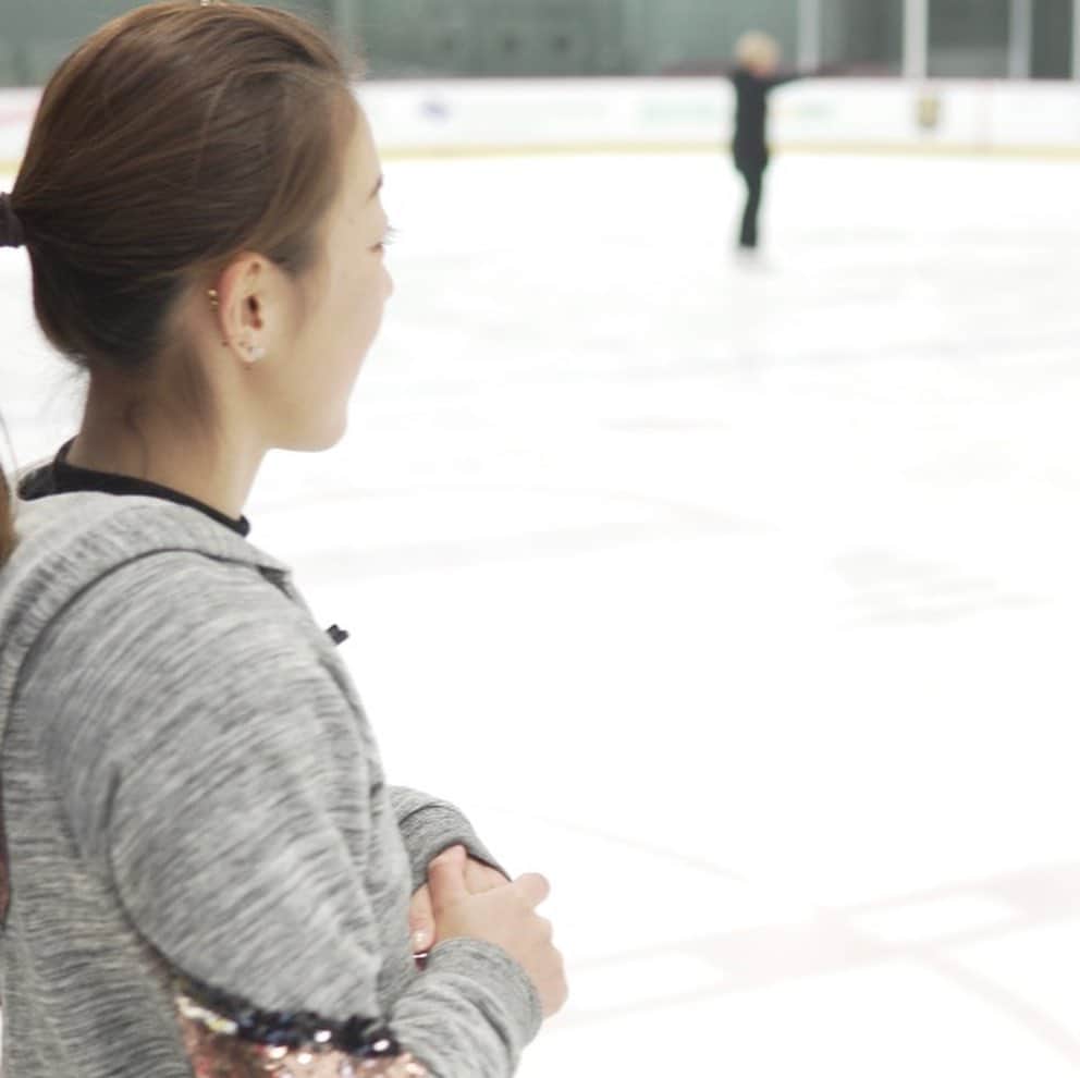 のインスタグラム：「My favorite moment is doing choreography with my skater. We create a story and movements together. I will explain about how I learned about my artistic skills on 8pm Friday(Japanese time 12pm Saturday ) Looking forward to seeing you.   https://tour.his-usa.com/city/las/detail.php?tid=6515  私が大好きな時間は、振り付けを生徒しているときです。 一緒にストーリーを考え、動きも作ります。 私がスケートを通じて、どのように芸術性を勉強してきたか、今週金曜20時(日本時間土曜12時)からHISさんのクラスでお話しします。皆さんにお会い出来ることを楽しみにしています。  https://tour.his-usa.com/city/las/detail.php?tid=6515」