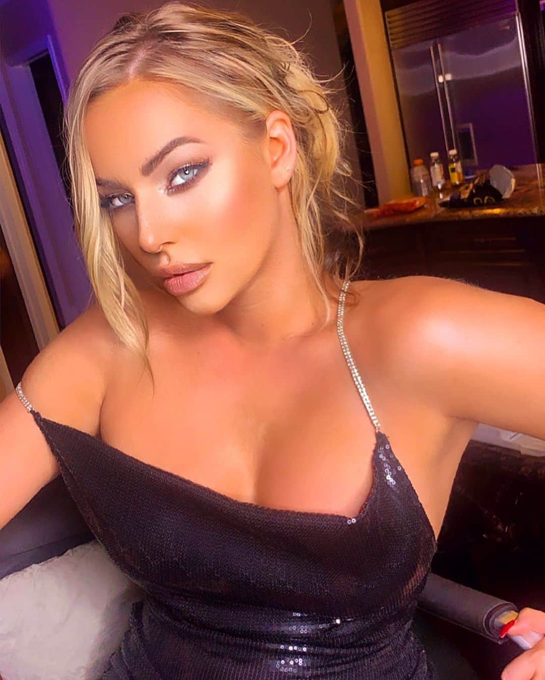 ロリン・ヨークのインスタグラム：「@fashionnovamen 🌹 fashionnovapartner」