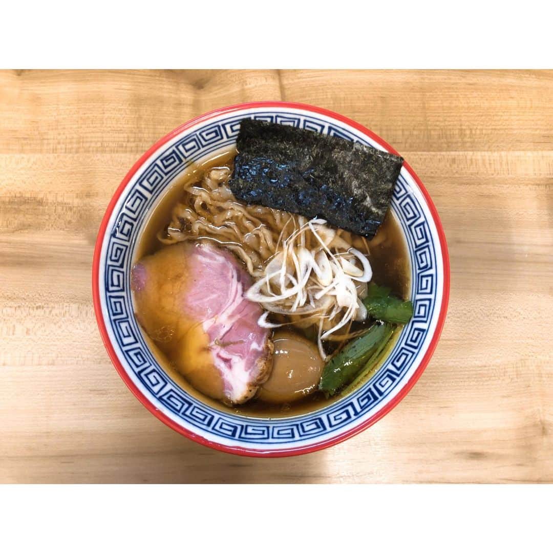 のインスタグラム：「😚🍜︎💕︎ 久しぶりの麺活😚🍜 ・ 西川口駅チカの川口市並木の 実戦している店舗さんと逆口にある ・ 麺処 有彩 ・ 初めてお邪魔したので オススメの醤油ラーメンにしました🥰 ・ The王道の裏切らない醤油ラーメン💖 ちぢれ麺がスープに絡まって😋 ・ 煮卵もチャーシューも美味しかった🥺✨ ・ いつも並んでて仕事の合間にはなかなか行けないから 行けてよかったー🍜🚶‍♀️✧︎*。 ・ つけ麺も美味しいと聞いたので またリベンジします👋🏻 ・ #麺処有彩  #西川口駅 #麺活 #麺スタグラム #ラーメン #醤油ラーメン #煮卵 #ランチ #男飯」