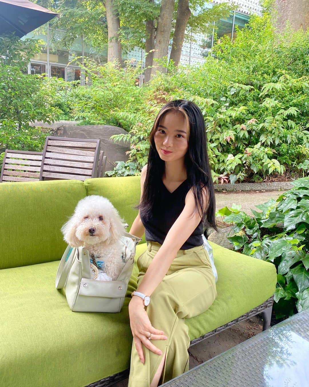青山舞莉のインスタグラム：「𝐟𝐢𝐧𝐚𝐥𝐬 𝐰𝐞𝐞𝐤 𝐭𝐡𝐢𝐬 𝐰𝐞𝐞𝐤 𝐚𝐧𝐝 𝐧𝐞𝐱𝐭 𝐰𝐞𝐞𝐤.  今週と来週は期末テスト。 オンラインだからカフェでテスト受けたりしてるよ！オンラインの良いところ！  #ミーの毎日」