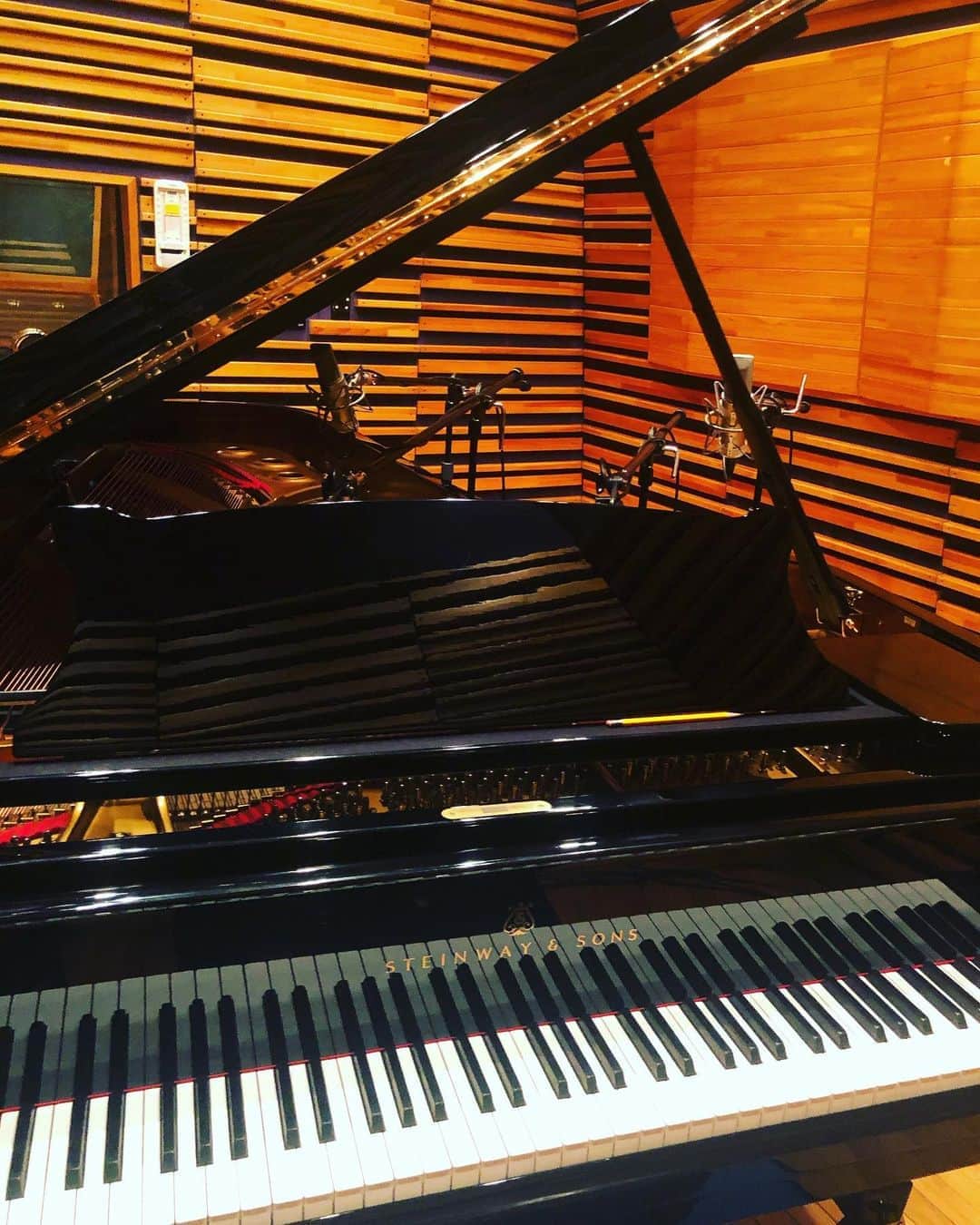 宗本康兵さんのインスタグラム写真 - (宗本康兵Instagram)「レコーディング。 このスタジオのピアノ本当好きです。」7月21日 14時16分 - munemotokouhei