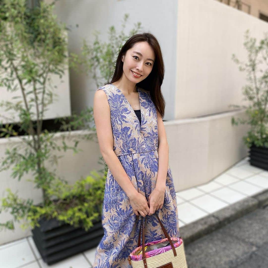 小祝麻里亜のインスタグラム：「iPhone11proで撮ってもらったけど、画質が良くて羨ましいです🤤💞  7月ももうすぐで終わってしまいますが、少しでも楽しく、豊かに過ごせますように☘️☘️☘️ ． ． one-piece．@elendeek  shoes． @zara  ． ． ．＿＿＿＿＿＿＿＿ #outfit #coordinate #look #instafashion #셀스타그램 #얼스타그램 #코디 #스타일링 #데일리 #데일리룩 #오오티디」
