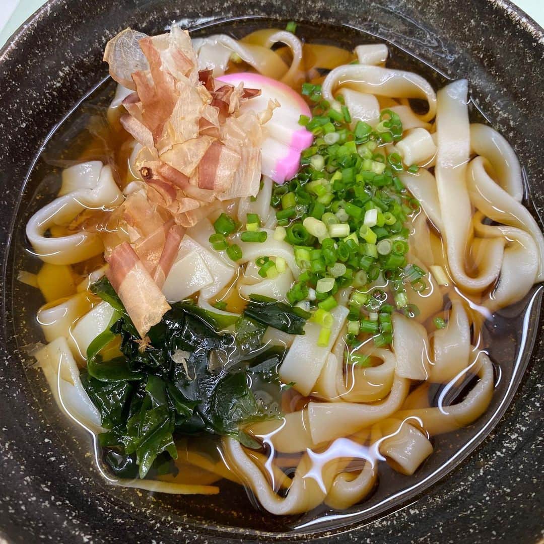 五箇公貴のインスタグラム：「そしてソウルフードきしめん。この普通過ぎる味！」