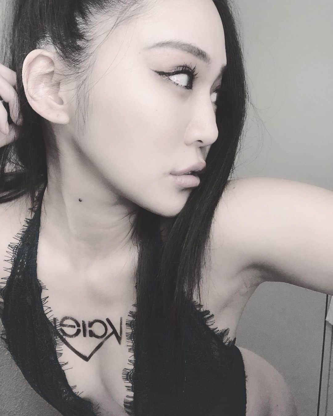 DJ mariennuのインスタグラム：「暑いですね🍍 #夏」