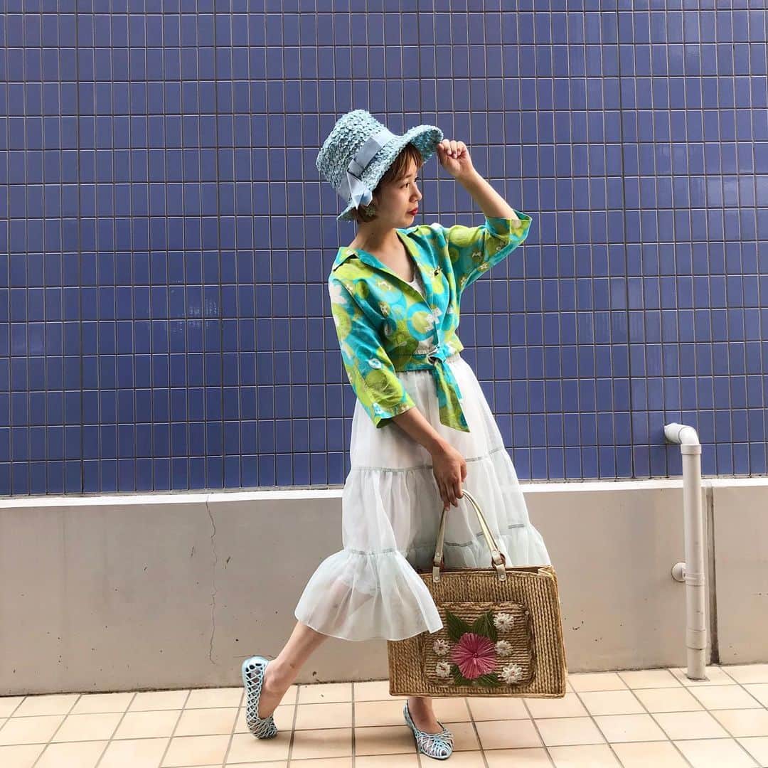 NUTTY Vintage&Collectibleのインスタグラム：「🌈NUTTY 2020 SUMMER SALE🌈 ㅤㅤㅤㅤㅤㅤㅤㅤㅤㅤㅤㅤㅤ ☑︎60's 70's sea fashon of carifornia shirt  ㅤㅤㅤㅤㅤㅤㅤㅤㅤㅤㅤㅤㅤ こちらのヴィンテージ前結びシャツもセールプライス✔︎🌺🌺 ストーリーにてプライスなど掲載しておりますので 是非ご覧ください👀 ㅤㅤㅤㅤㅤㅤㅤㅤㅤㅤㅤㅤㅤ 店頭で販売しているJEWELRYは全て10%OFF❗️ ㅤㅤㅤㅤㅤㅤㅤㅤㅤㅤㅤㅤㅤ 🛒〜〜〜〜〜〜〜〜〜〜〜 SUMMER SALE LINE UP 〜〜〜〜〜〜〜〜〜〜〜〜🛒 🎟30%~50% OFF TICKET SALE 💎VINTAGE JEWELRY : EVERYTHING 10%OFF 🛀EVERYTHING ¥1000 BATHTUB 📮ONLINE STORE SHPPING FREE 〜〜〜〜〜〜〜〜〜〜〜〜〜 ㅤㅤㅤㅤㅤㅤㅤㅤㅤㅤㅤㅤㅤ」