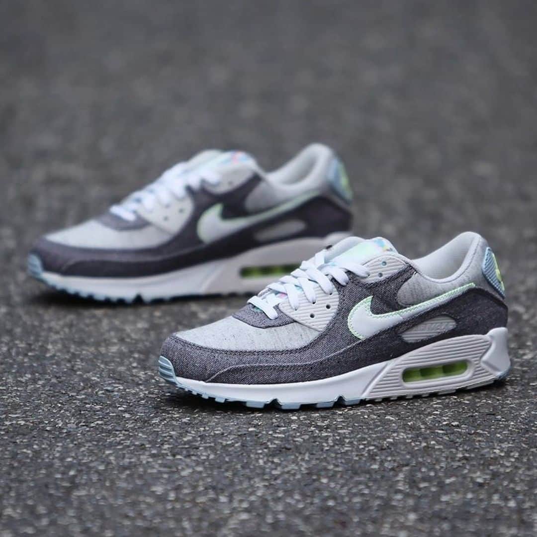 Sneaker Newsさんのインスタグラム写真 - (Sneaker NewsInstagram)「Nike's brings recycled materials via its Crater engineering to the Air Max 90. Great colorway too! Hit the link in our bio for full images.」7月21日 15時01分 - sneakernews