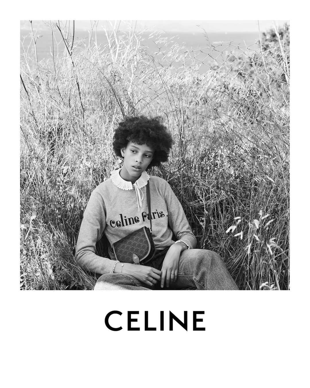 Celineさんのインスタグラム写真 - (CelineInstagram)「CELINE PLEIN SOLEIL CELINE FOLCO BAG IN TRIOMPHE CANVAS  AVAILABLE IN STORE AND AT CELINE.COM  ESSOYE PHOTOGRAPHED BY @HEDISLIMANE IN SAINT TROPEZ IN JUNE 2020  #CELINEBYHEDISLIMANE」7月21日 14時54分 - celine