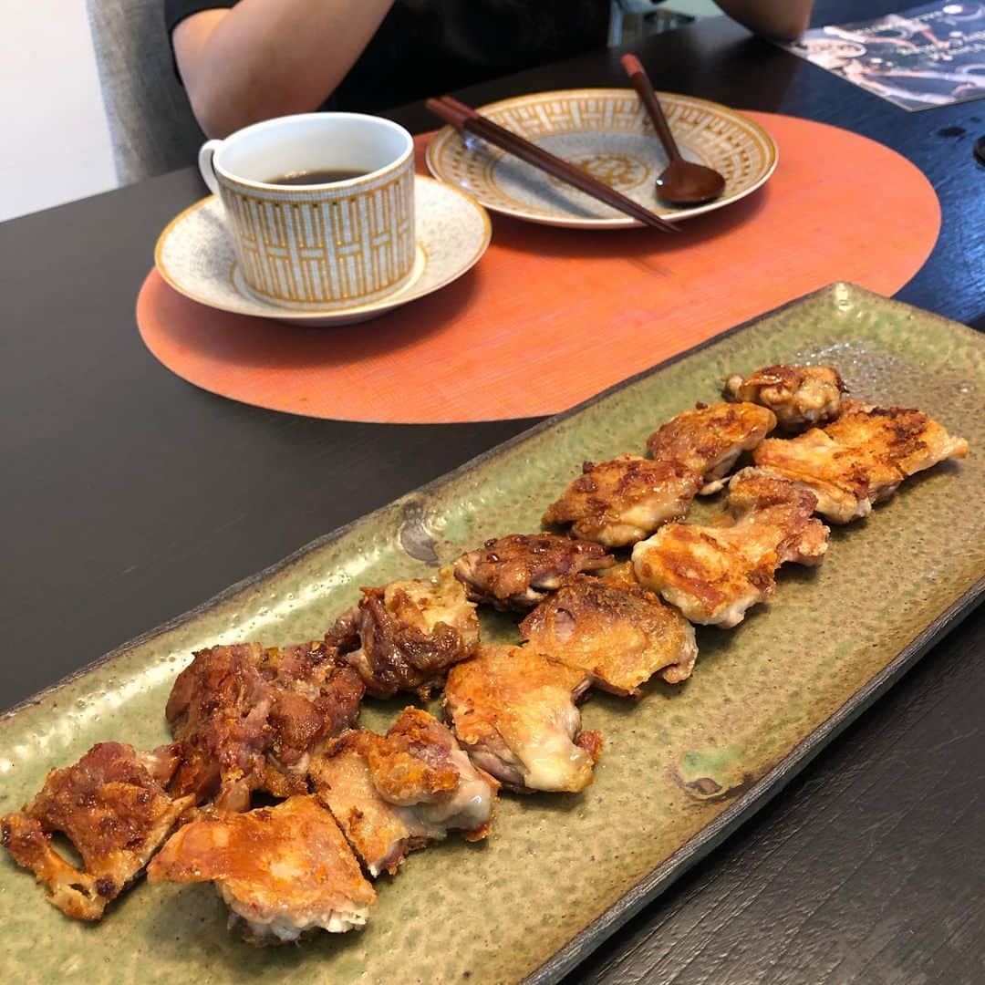 キム・ソンウンさんのインスタグラム写真 - (キム・ソンウンInstagram)「우리집 아침풍경🤍 태하오빠 오늘 등교하는 날! 동생들한테 뽀뽀 다 해주고 가심! 윤하는 오빠따라 재하한테 뽀뽀뽀! 오늘 태하.윤하 둘다 등교해서 재하랑 둘이 윗집언니네 가서 요리수업! 재하랑 둘이 집에서 외롭게 굶고 있을뻔 했는데.. 완전 많이 먹고 옴😍 아~~한숨 자고 싶다!!!!! #하하하남매⚽️」7月21日 14時54分 - ssung916