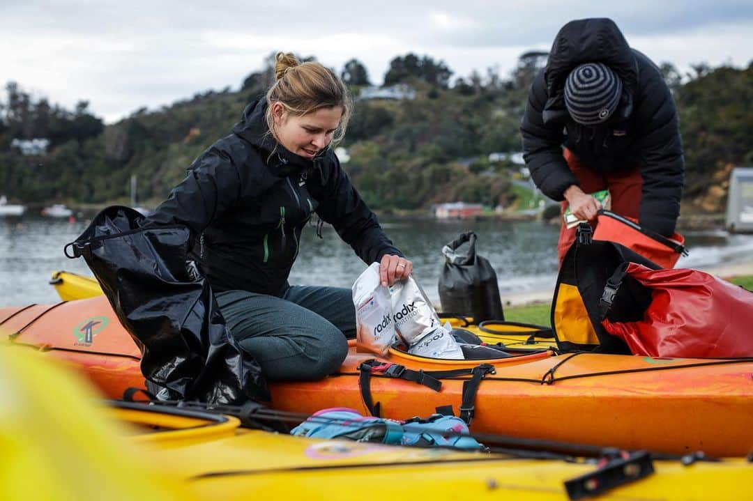 マイケル・ドーソンさんのインスタグラム写真 - (マイケル・ドーソンInstagram)「Boats are loaded up and we’re ready to head West out of Half Moon Bay tomorrow and start a pretty rad little open ocean sea kayaking mission around @stewartislandrakiura . Heres hoping the #southernocean is feeling relaxed 😎 👌👌」7月21日 15時08分 - mrmikedawson