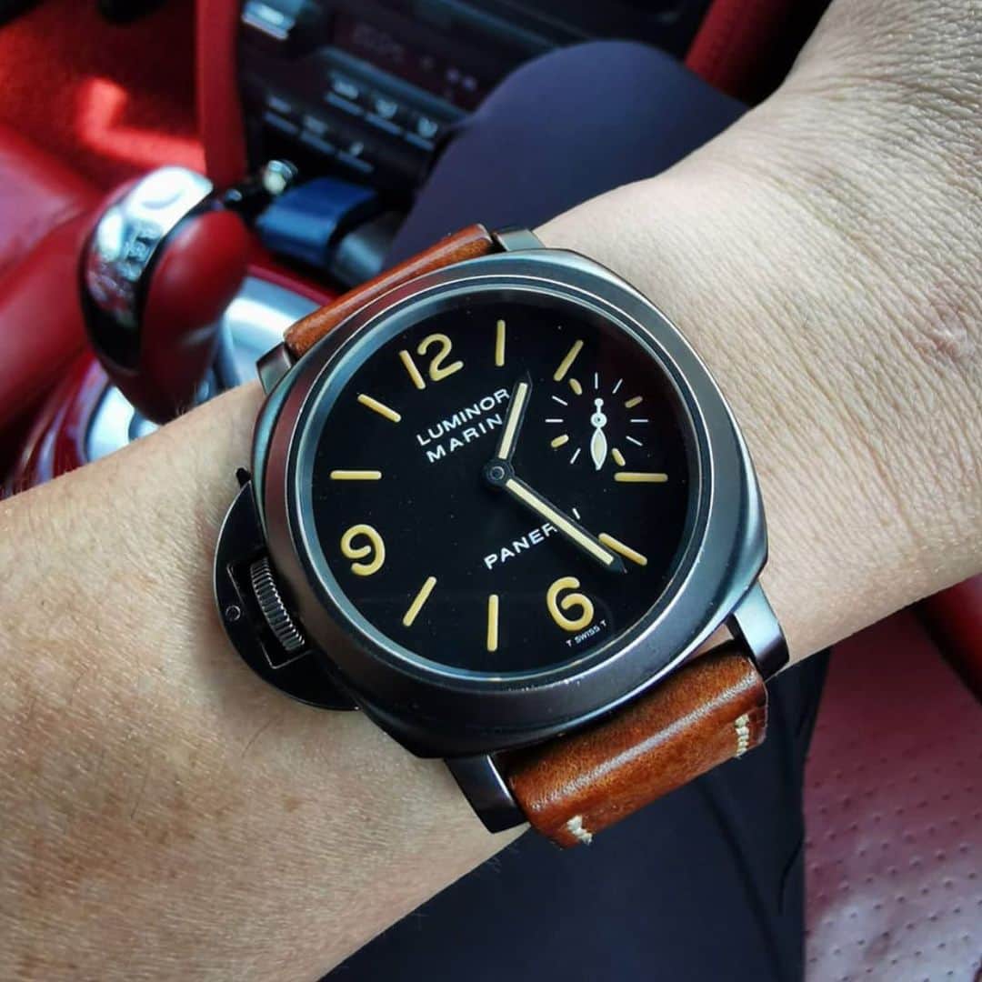 パネライのインスタグラム：「What a sexy early model destro with that T - dial. 😍😍😍 pic by @horoproctologist #paneraicentral」