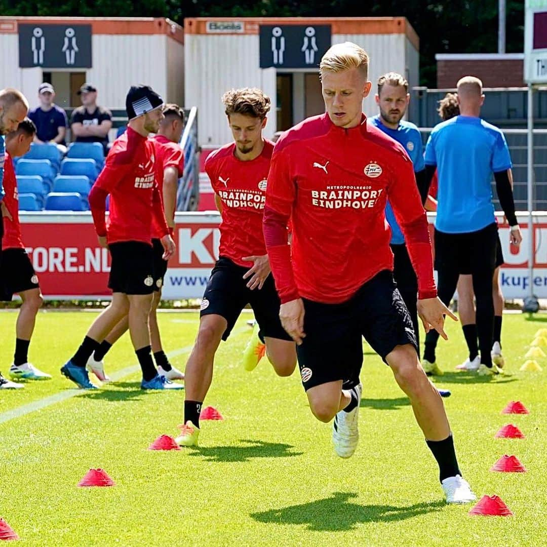 ティモ・バウムガルトルさんのインスタグラム写真 - (ティモ・バウムガルトルInstagram)「⁣Back on track!🙌⚽❤⠀ ⠀ First training ✅⠀ ⠀⠀ #baumgartl5 #psveindhoven #weareback @psv」7月21日 15時14分 - timo_baumgartl