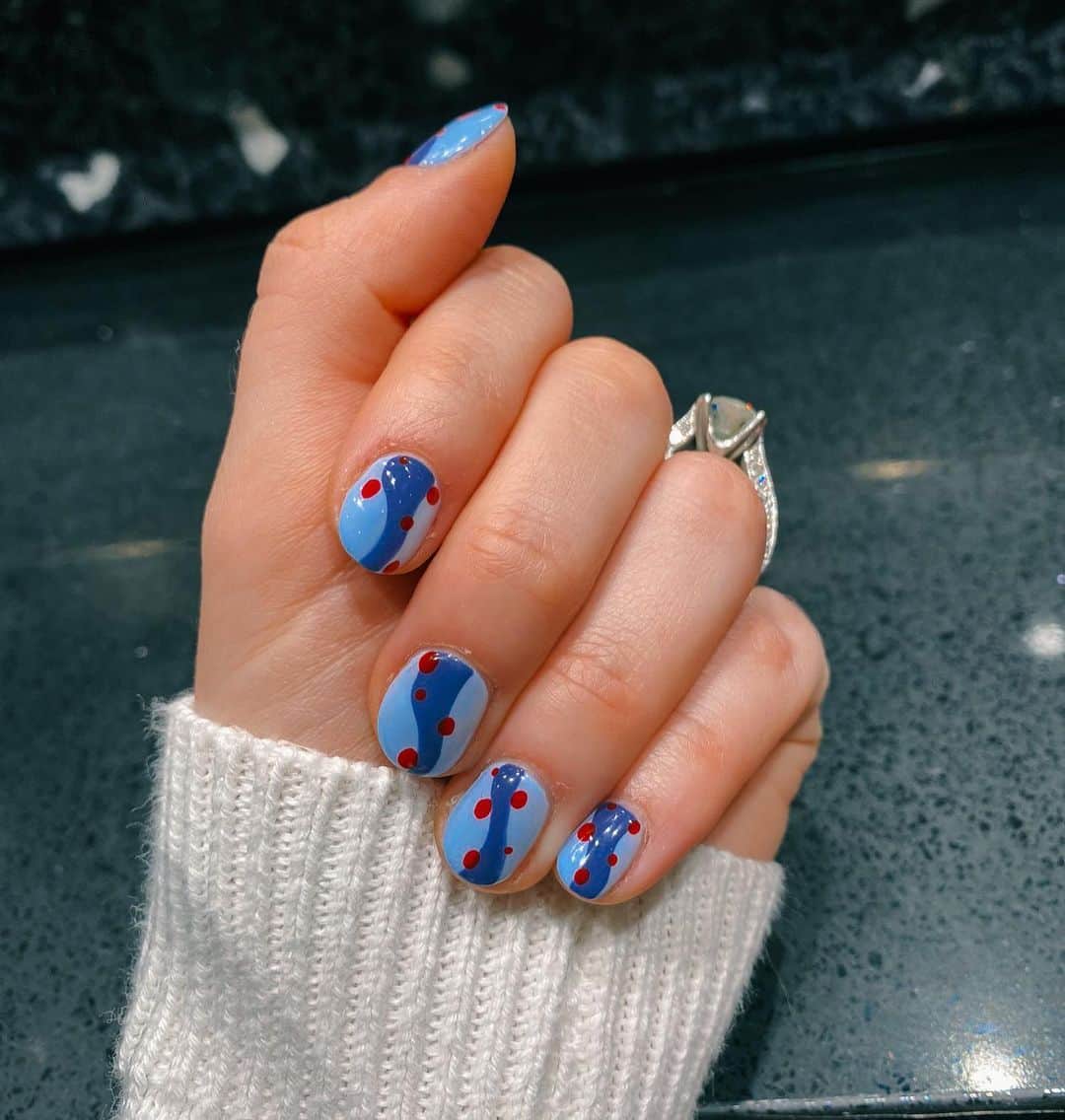 RJMStyleのインスタグラム：「Left or Right... ? 💅(Left is the 💍hand) #RJMmanicure #nailart」