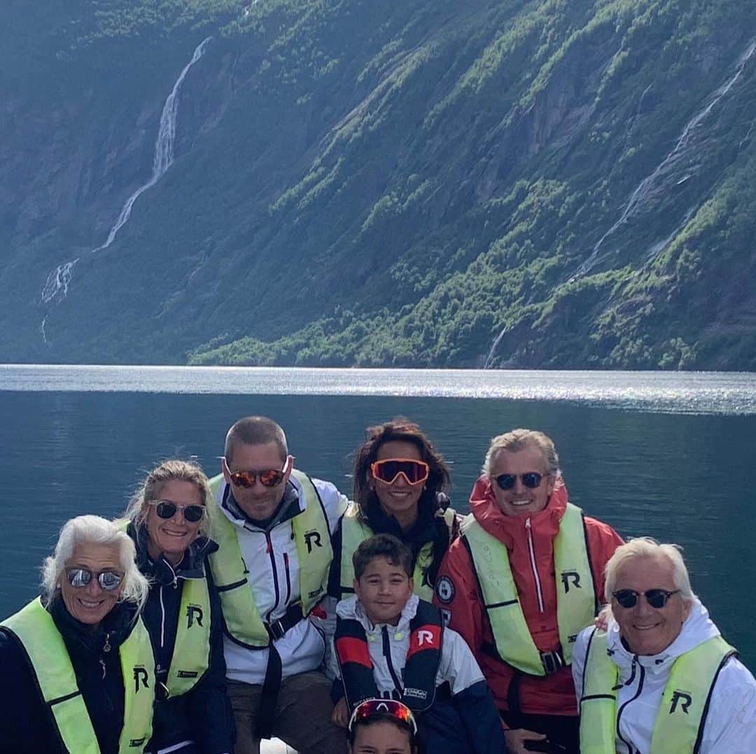 スーザン・ペターセンさんのインスタグラム写真 - (スーザン・ペターセンInstagram)「Thank you beautiful Norway:) we had an amazing trip across the western part of Norway!! #norway #Lærdal #Loen #atlanterhavsveien #geiranger #hardangerfjorden #valdres #nature #family #fun」7月21日 15時15分 - suzannpettersen